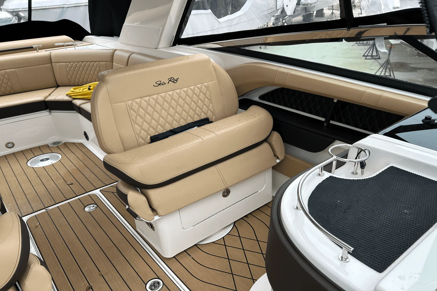 2024 Sea Ray 310 SLX Image Thumbnail #13