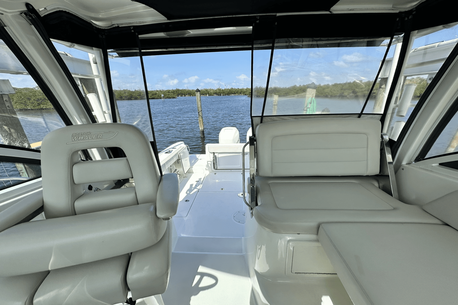 2015 Boston Whaler 315 CONQUEST Image Thumbnail #32