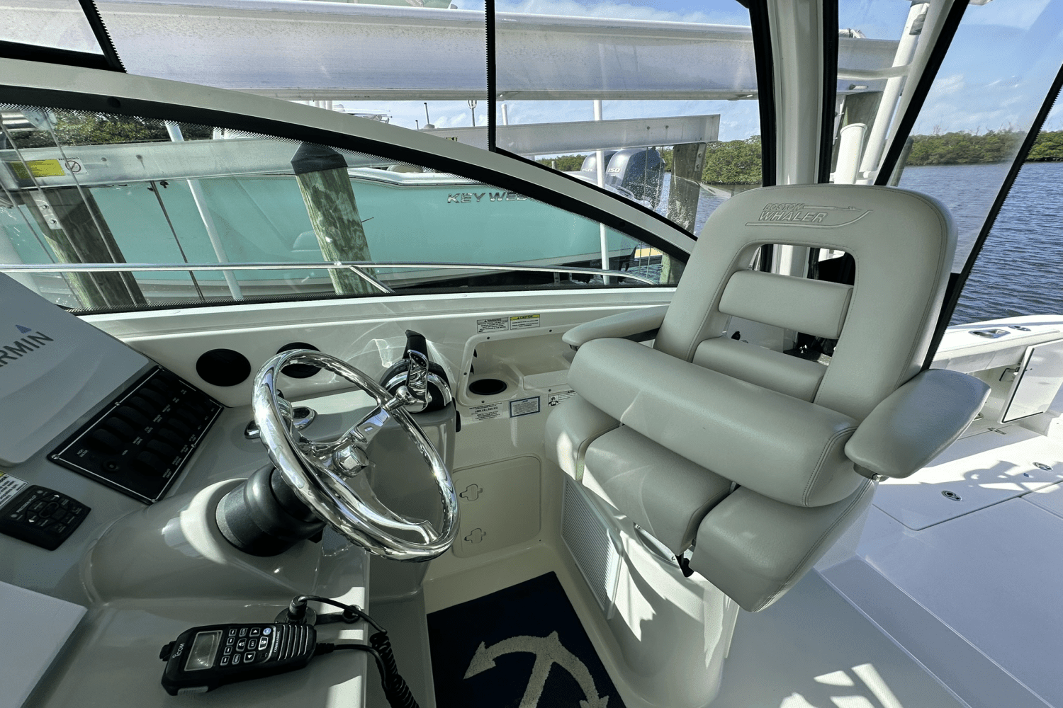 2015 Boston Whaler 315 CONQUEST Image Thumbnail #31