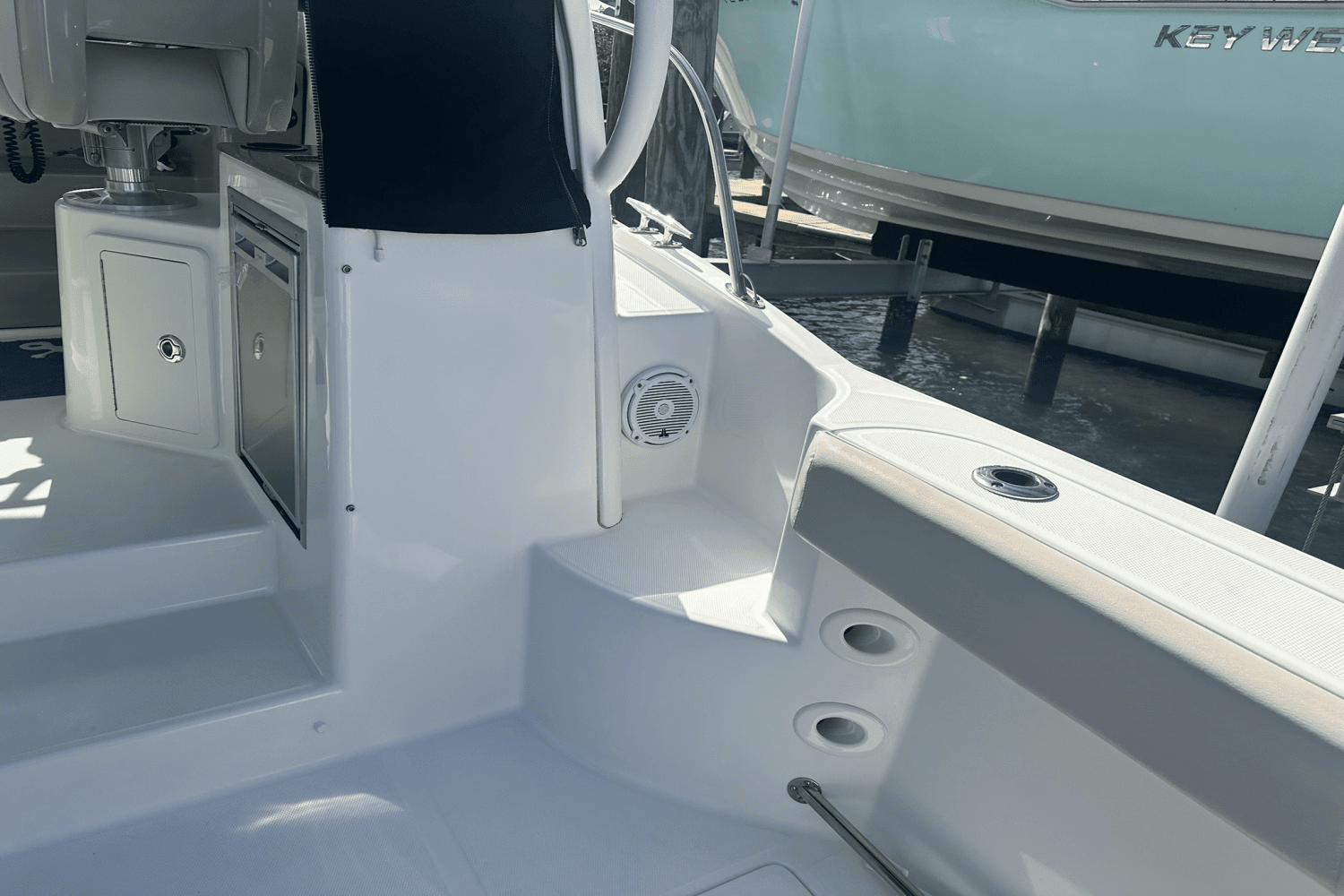 2015 Boston Whaler 315 CONQUEST Image Thumbnail #21