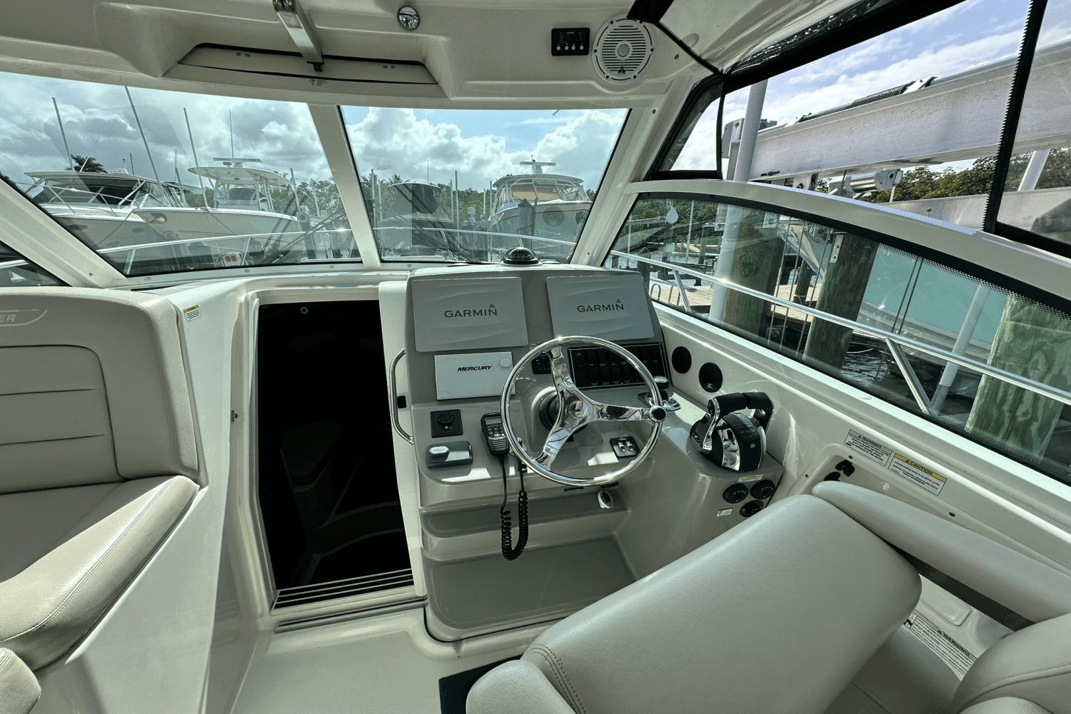 2015 Boston Whaler 315 CONQUEST Image Thumbnail #30