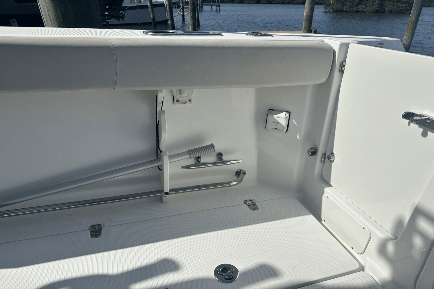2015 Boston Whaler 315 CONQUEST Image Thumbnail #20