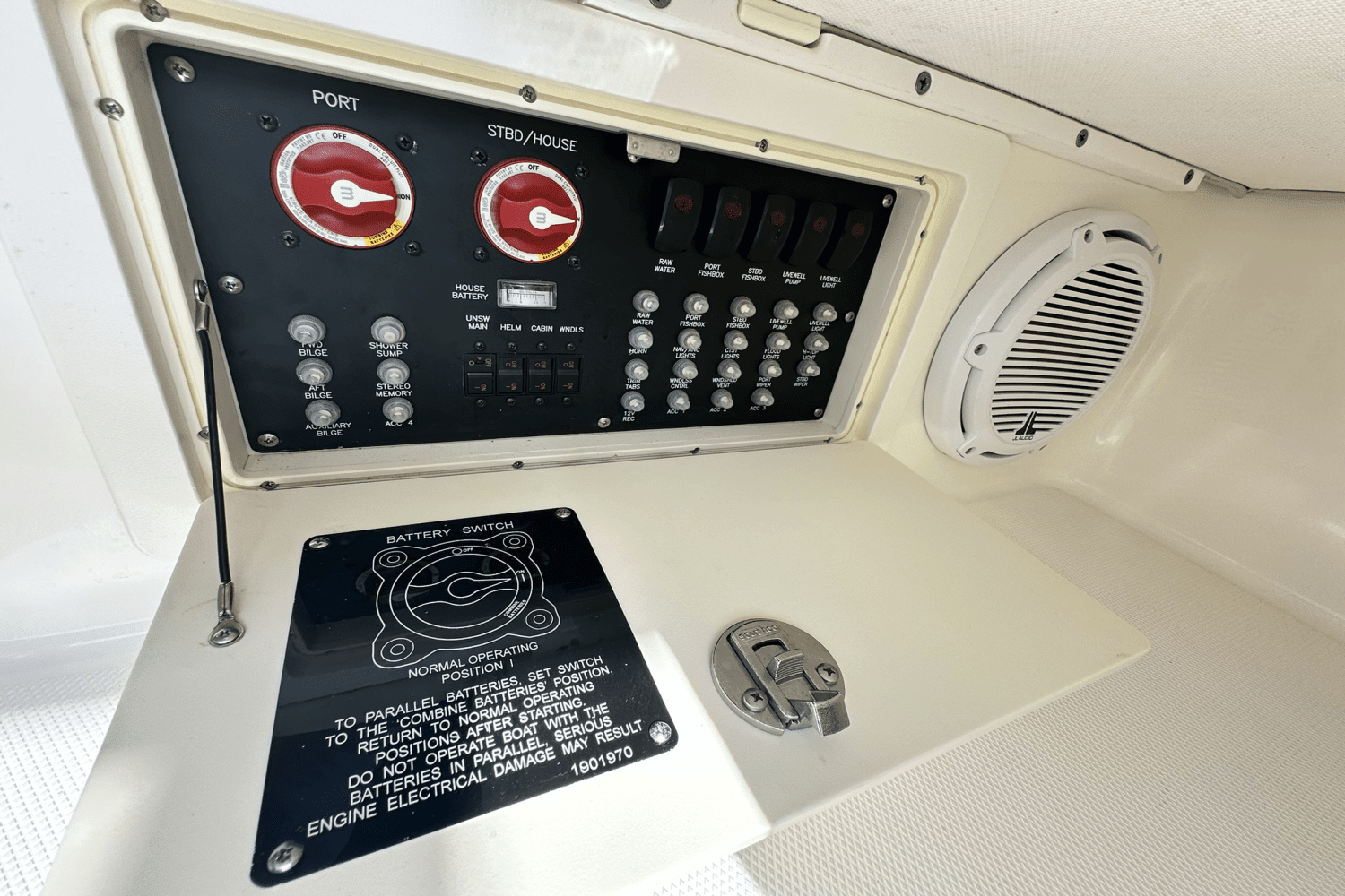 2015 Boston Whaler 315 CONQUEST Image Thumbnail #45