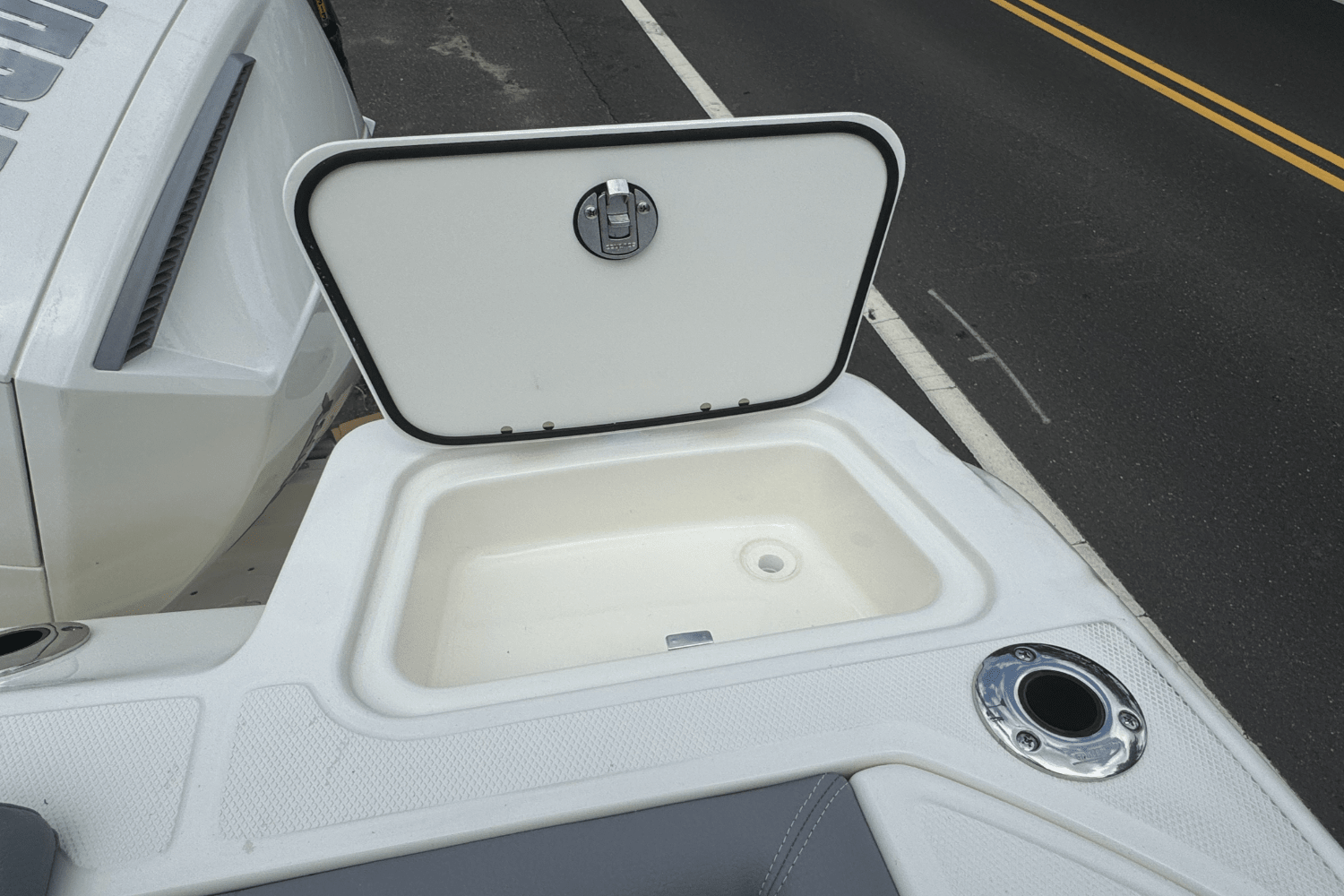 2026 Boston Whaler 25OR Image Thumbnail #8