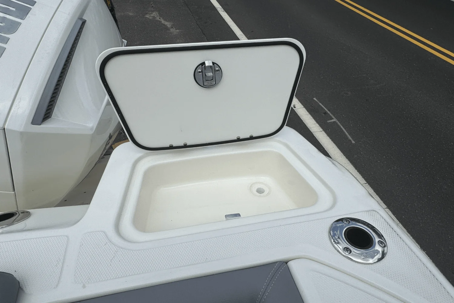 2026 Boston Whaler 250 Outrage Image Thumbnail #8