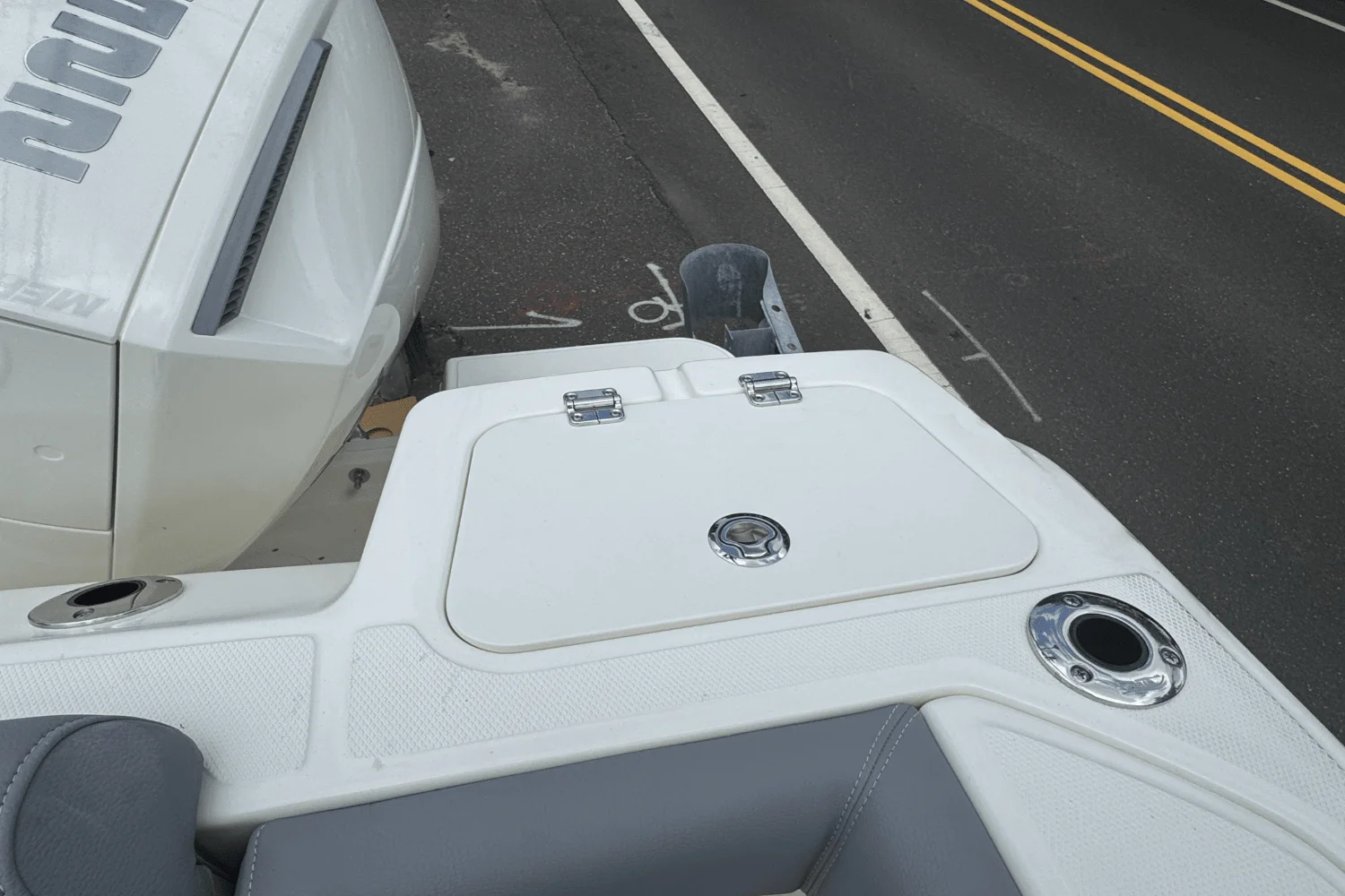 2026 Boston Whaler 250 Outrage Image Thumbnail #7
