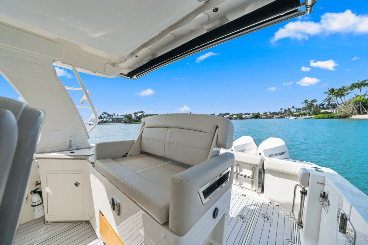 2022 Boston Whaler 350 REALM Image Thumbnail #24