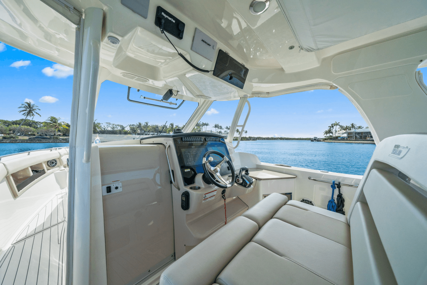 2022 Boston Whaler 350 REALM Image Thumbnail #33