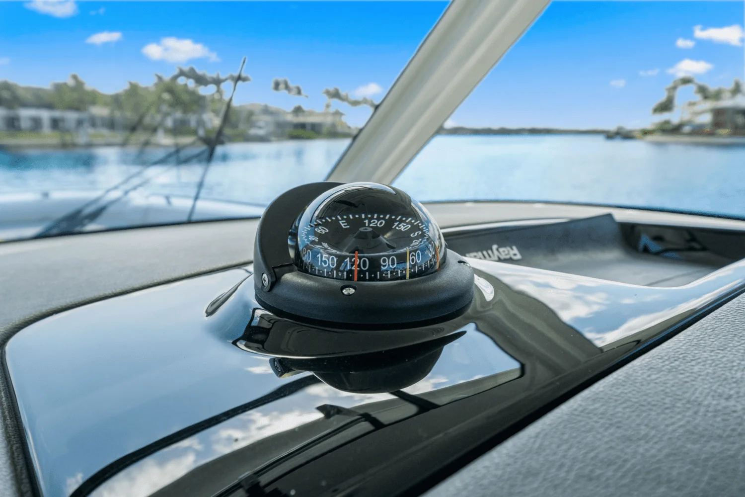 2022 Boston Whaler 350 REALM Image Thumbnail #40