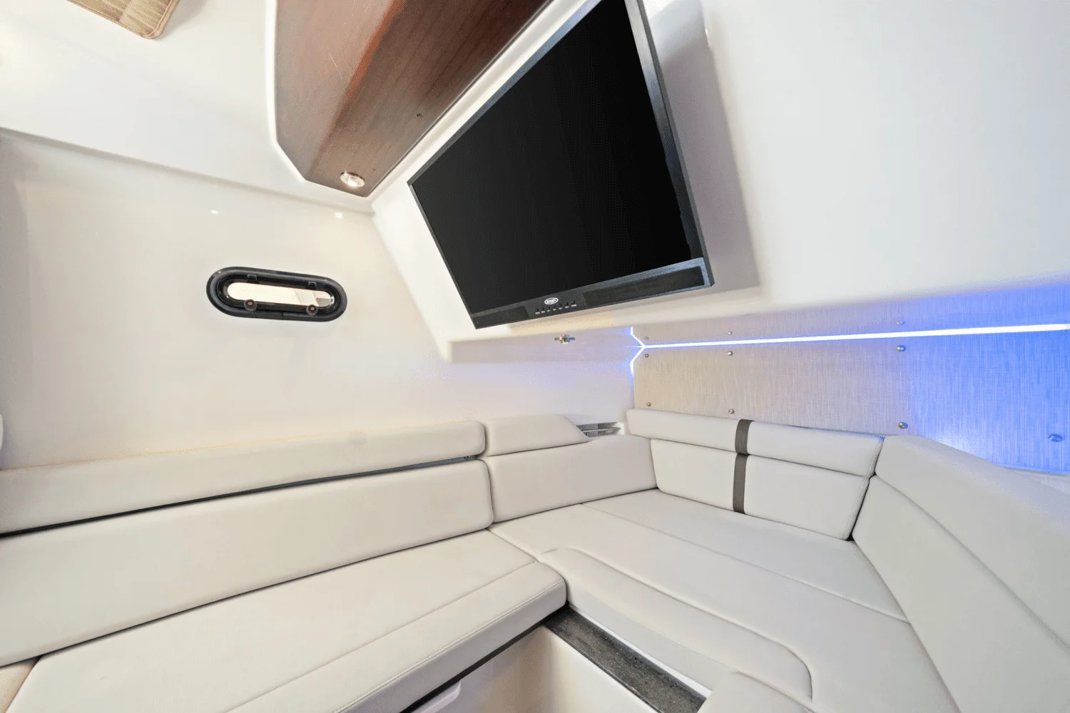 2022 Boston Whaler 350 REALM Image Thumbnail #50