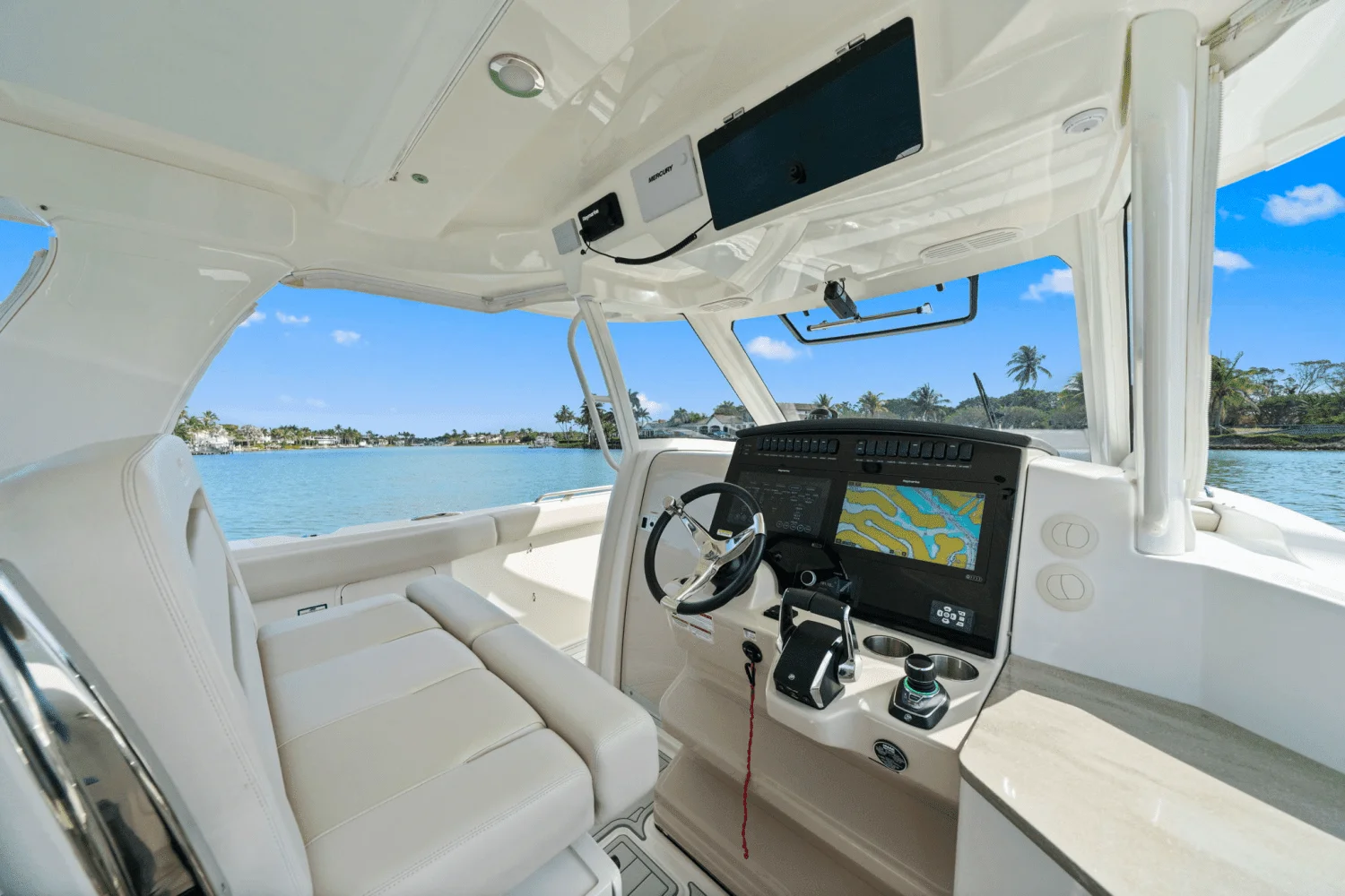 2022 Boston Whaler 350 REALM Image Thumbnail #34
