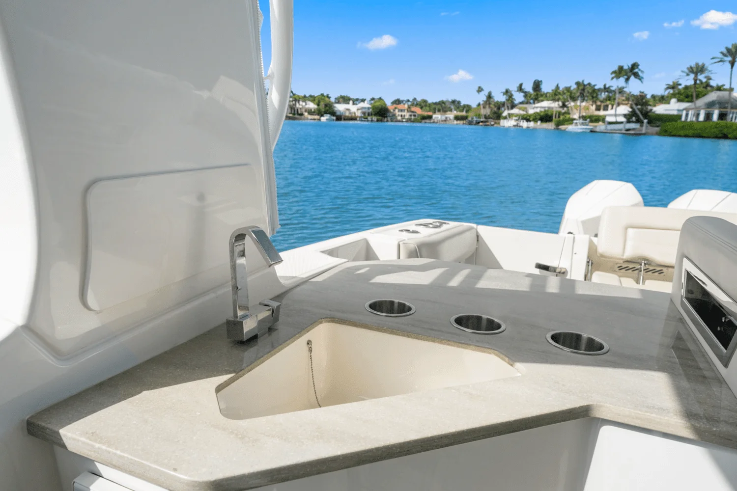 2022 Boston Whaler 350 REALM Image Thumbnail #43