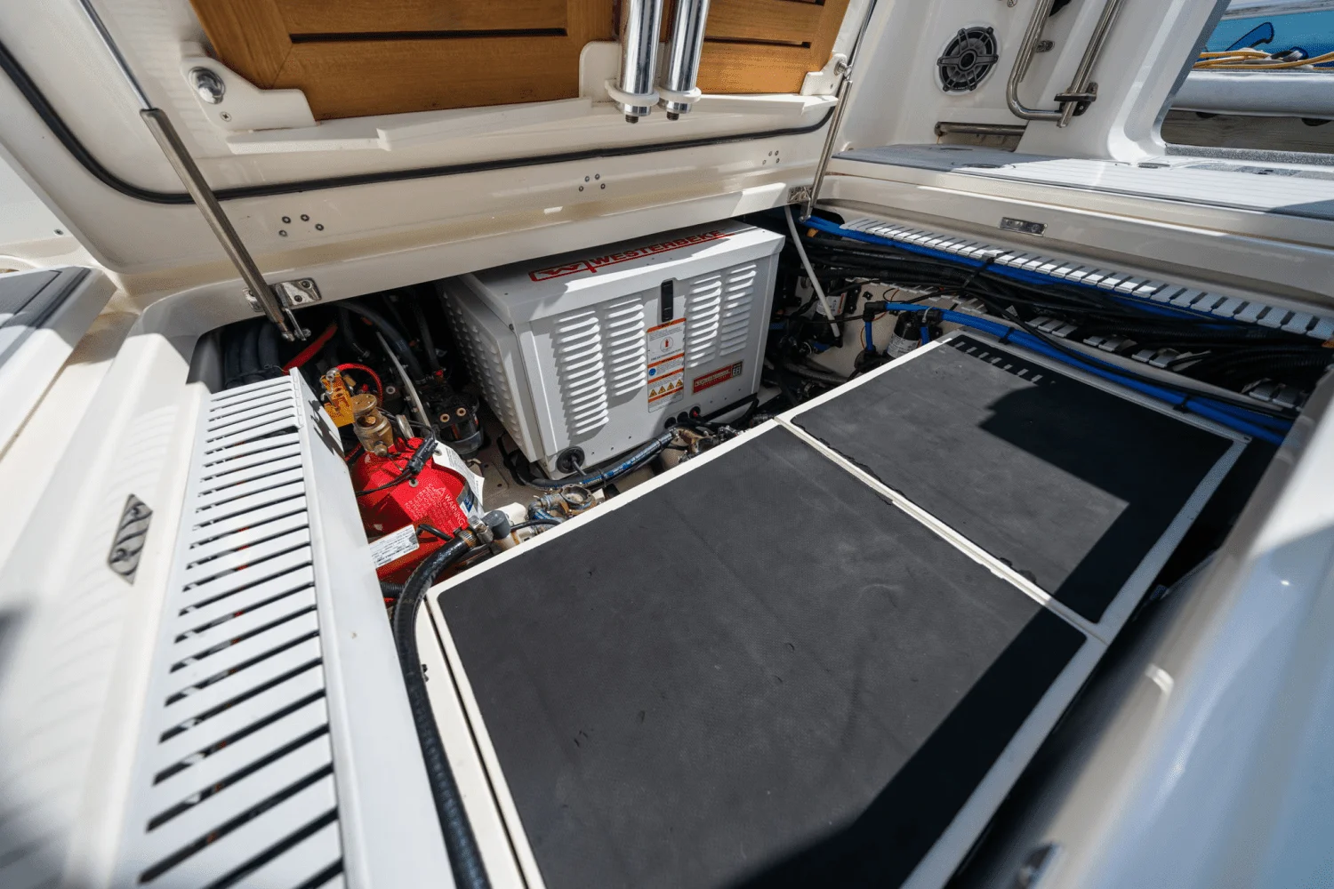 2022 Boston Whaler 350 REALM Image Thumbnail #45