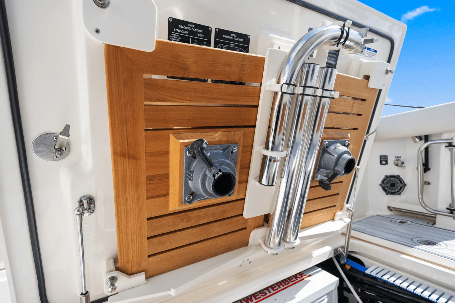 2022 Boston Whaler 350 REALM Image Thumbnail #46