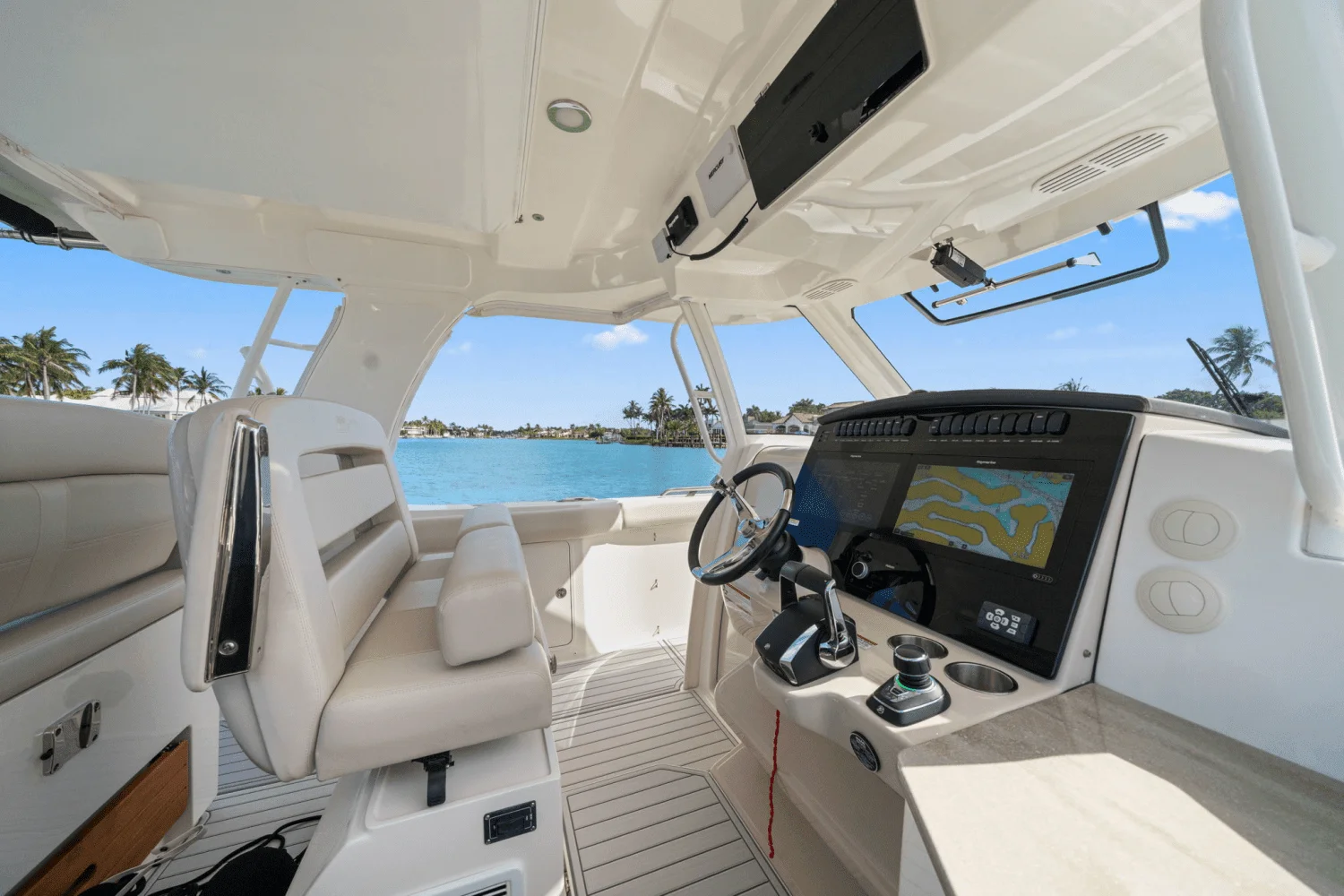 2022 Boston Whaler 350 REALM Image Thumbnail #36