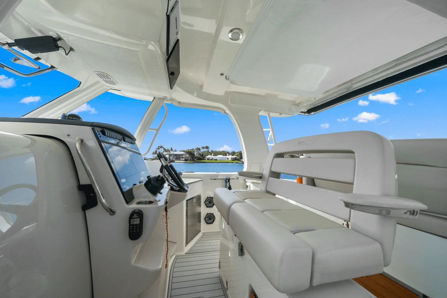 2022 Boston Whaler 350 REALM Image Thumbnail #35