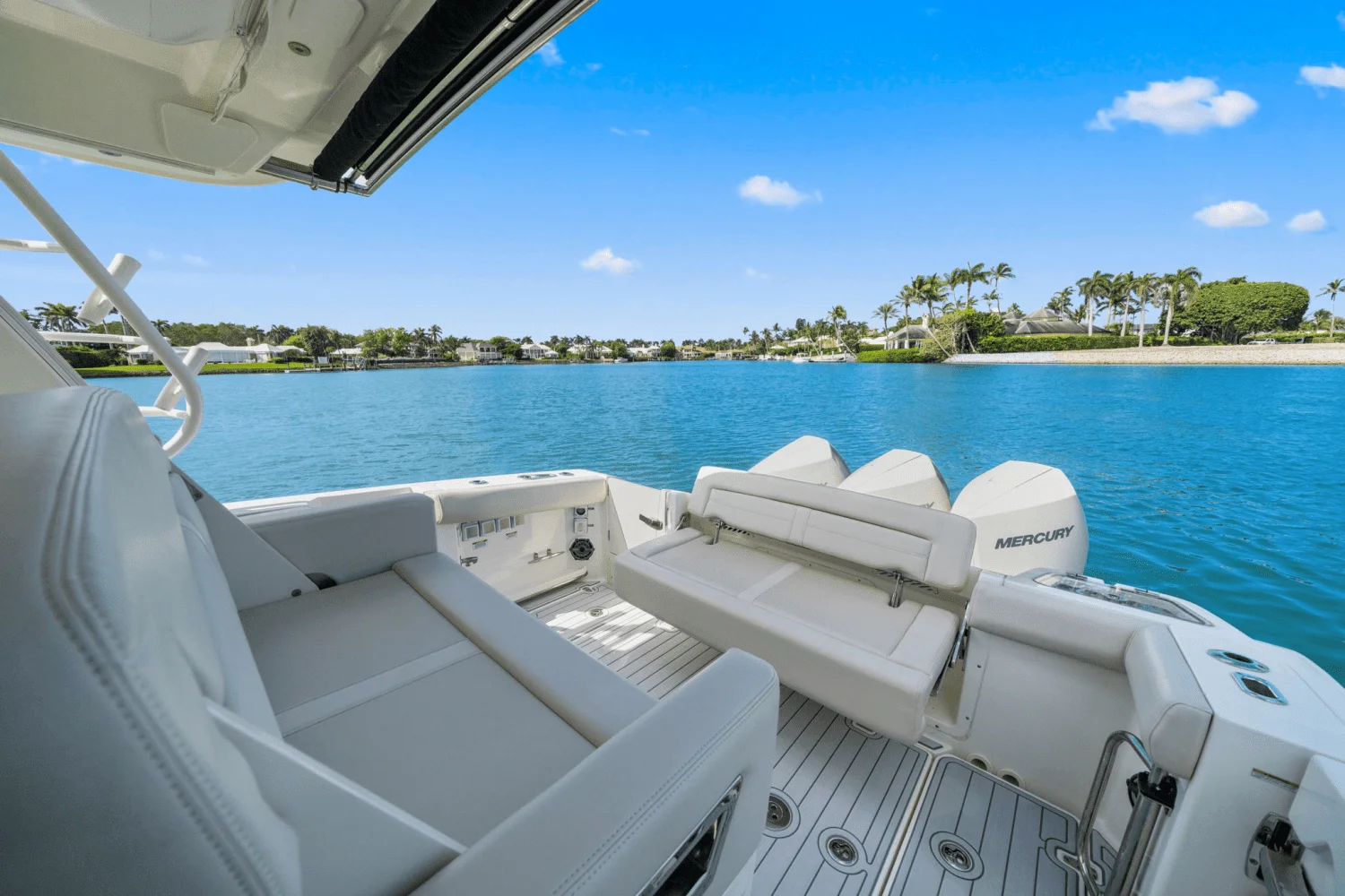 2022 Boston Whaler 350 REALM Image Thumbnail #18