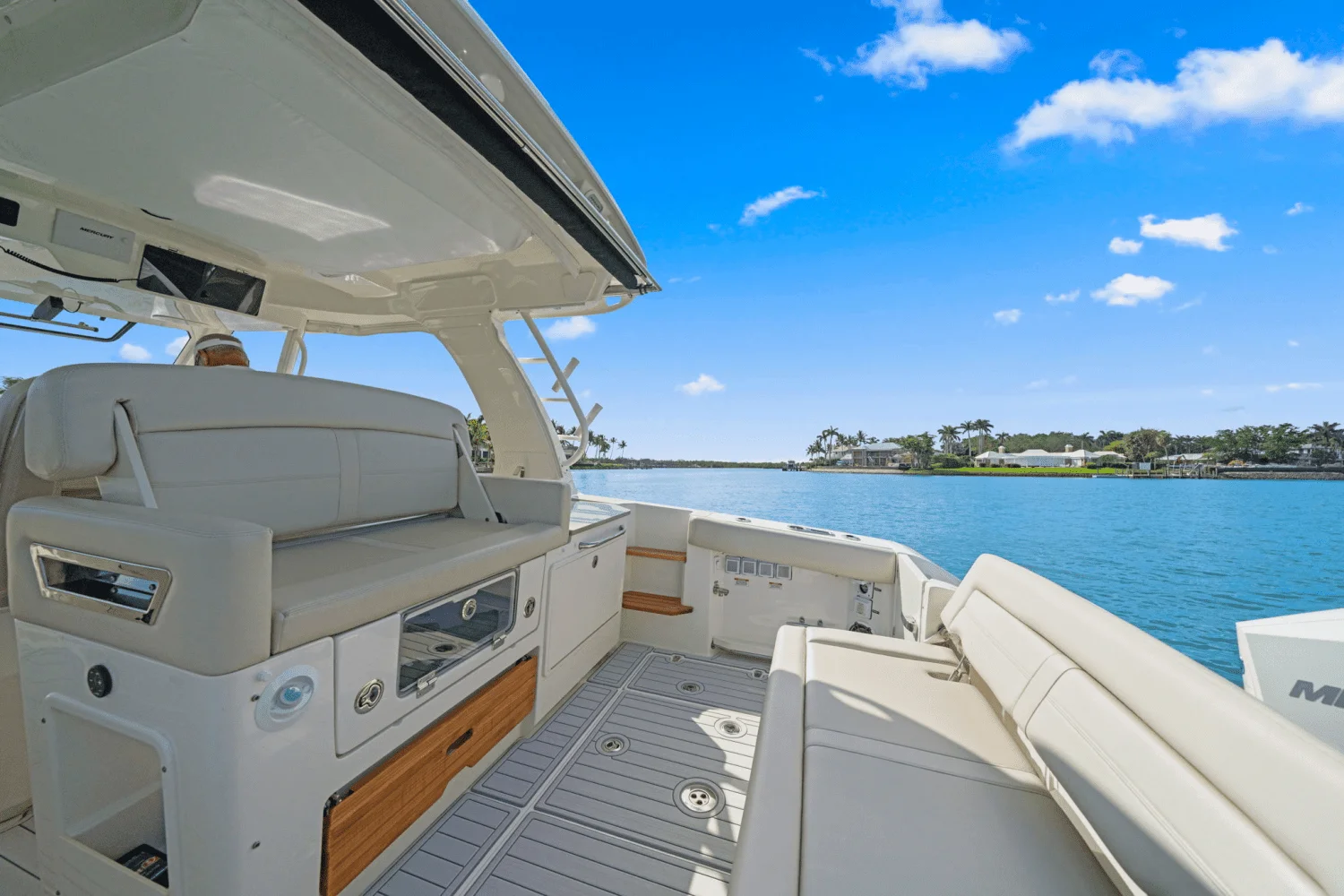 2022 Boston Whaler 350 REALM Image Thumbnail #22