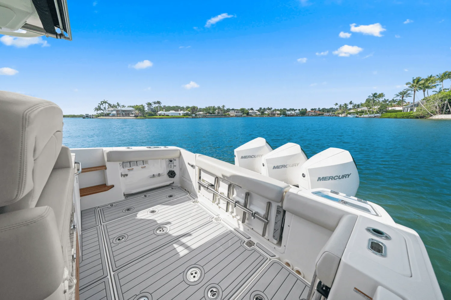 2022 Boston Whaler 350 REALM Image Thumbnail #19