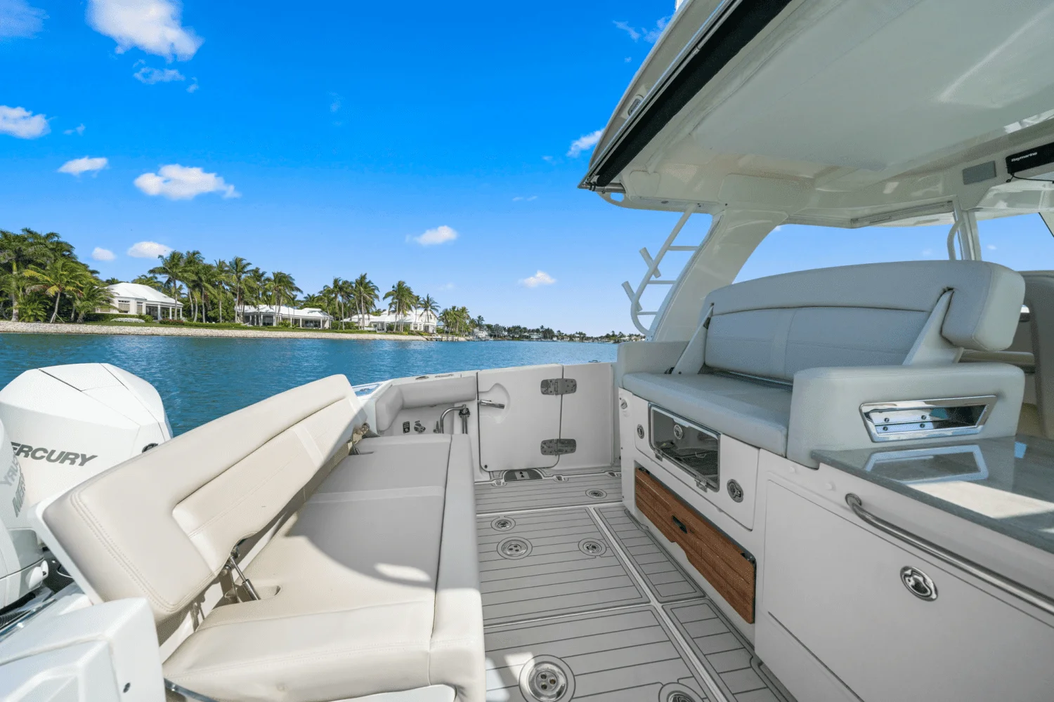 2022 Boston Whaler 350 REALM Image Thumbnail #21