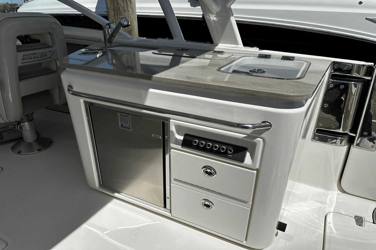 2020 Boston Whaler 320 VANTAGE Image Thumbnail #13