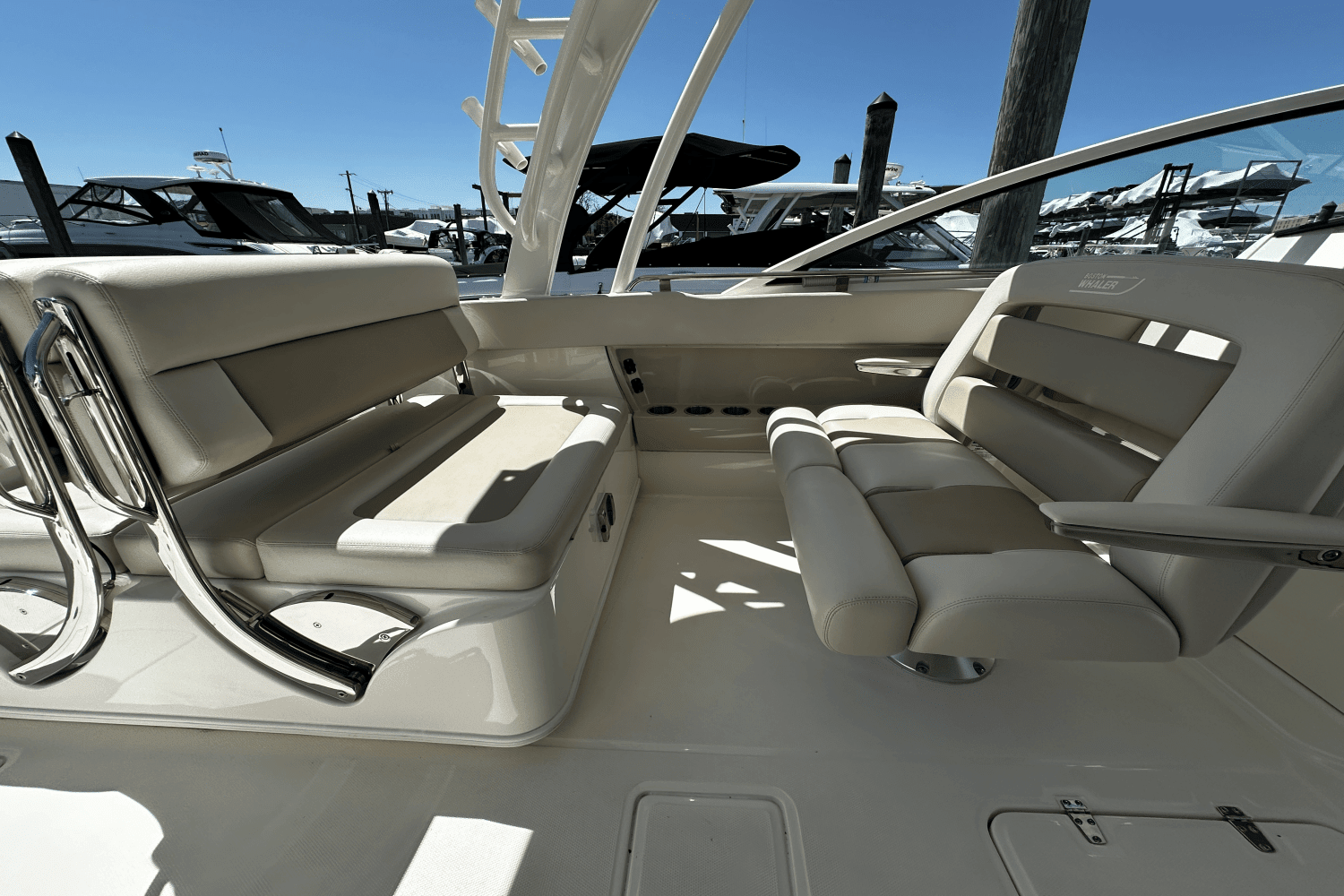 2020 Boston Whaler 320 VANTAGE Image Thumbnail #22