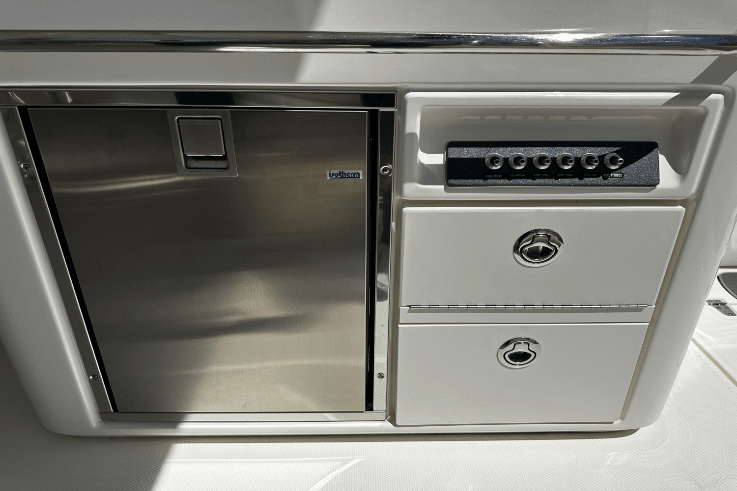 2020 Boston Whaler 320 VANTAGE Image Thumbnail #15