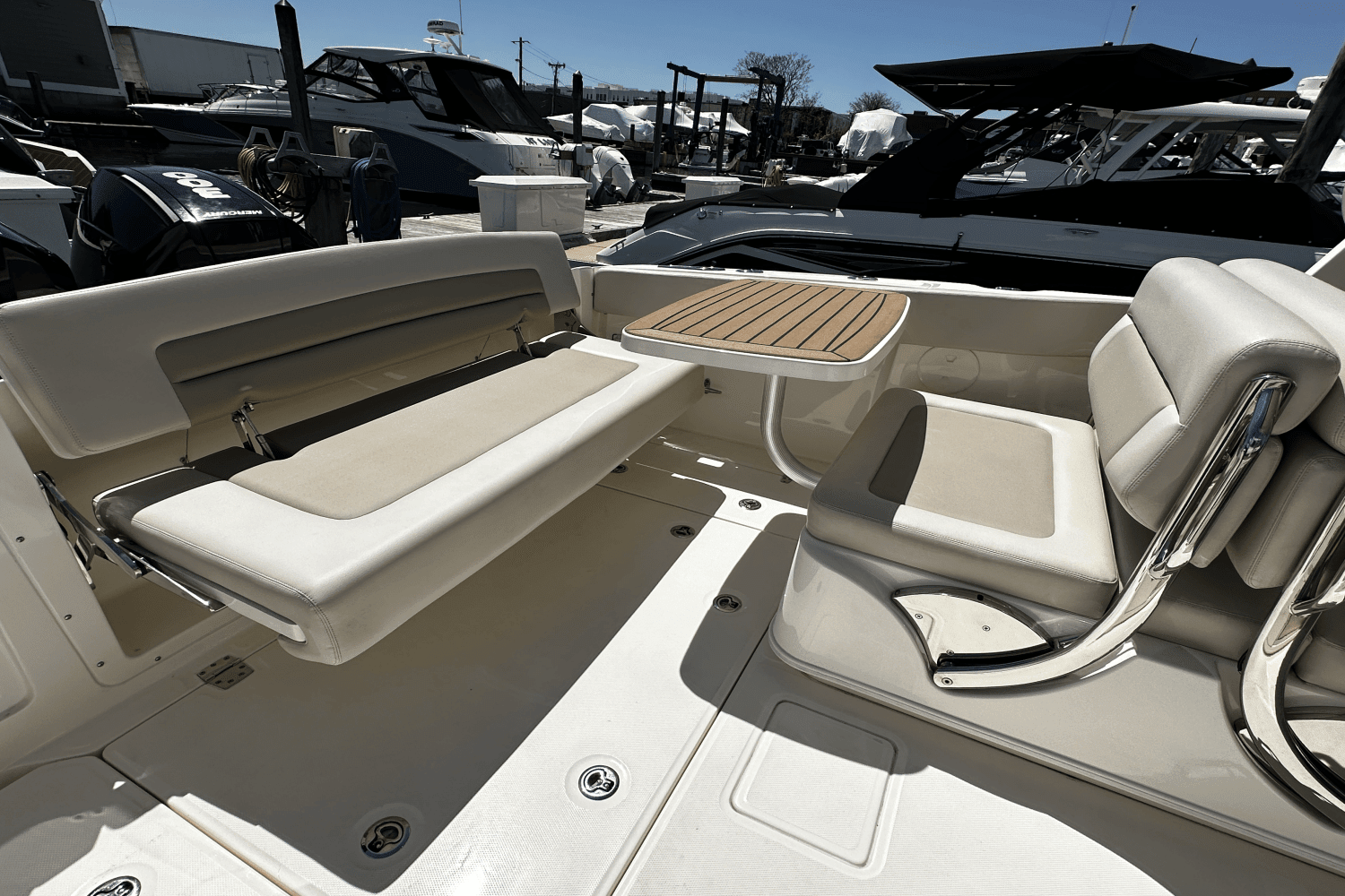2020 Boston Whaler 320 VANTAGE Image Thumbnail #6