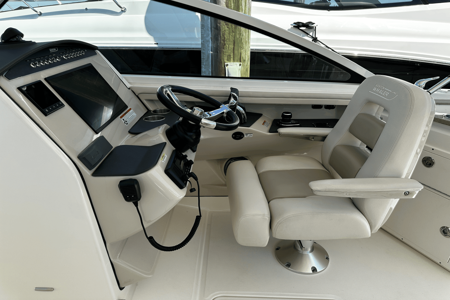 2020 Boston Whaler 320 VANTAGE Image Thumbnail #29