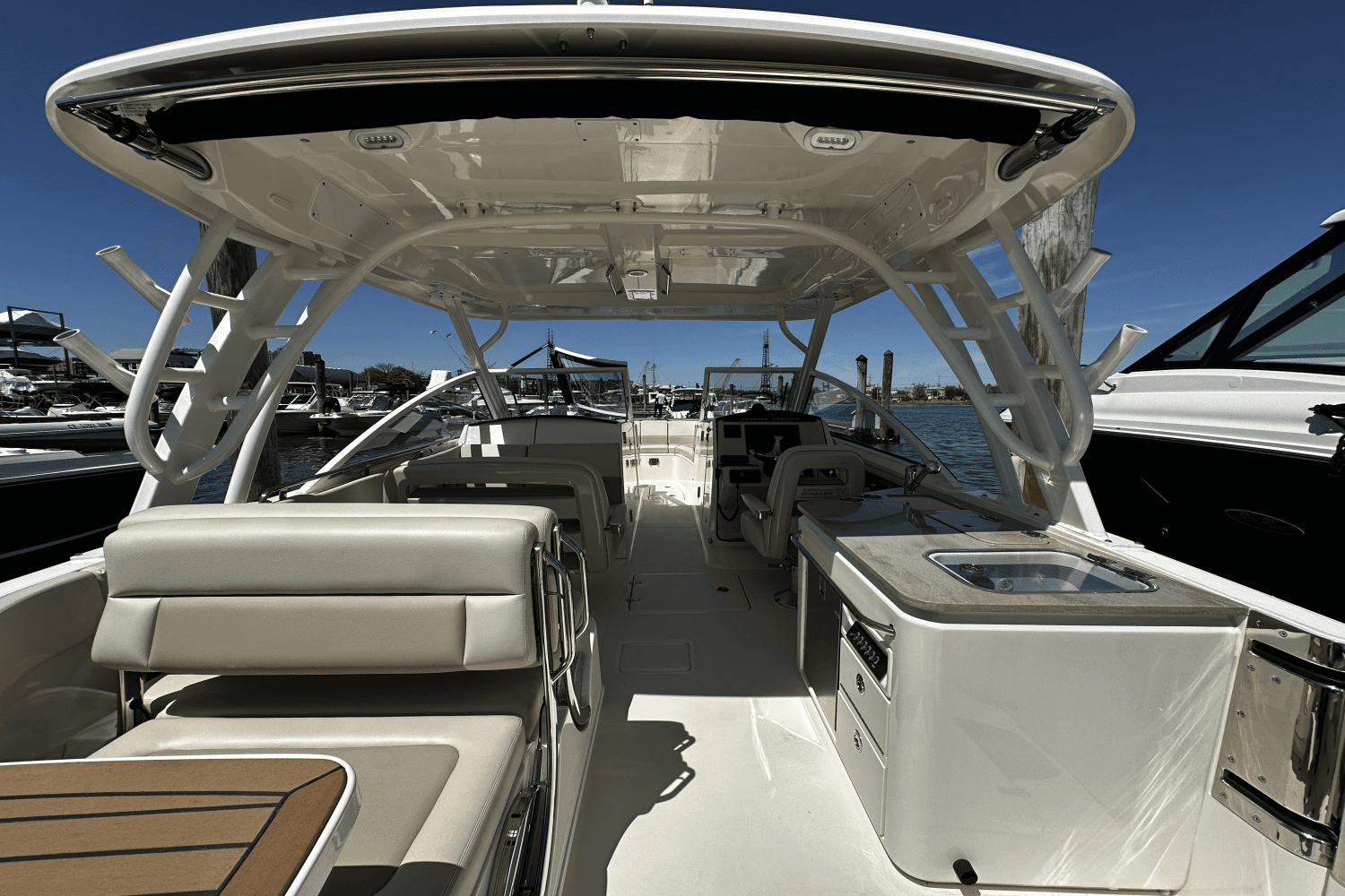 2020 Boston Whaler 320 VANTAGE Image Thumbnail #8