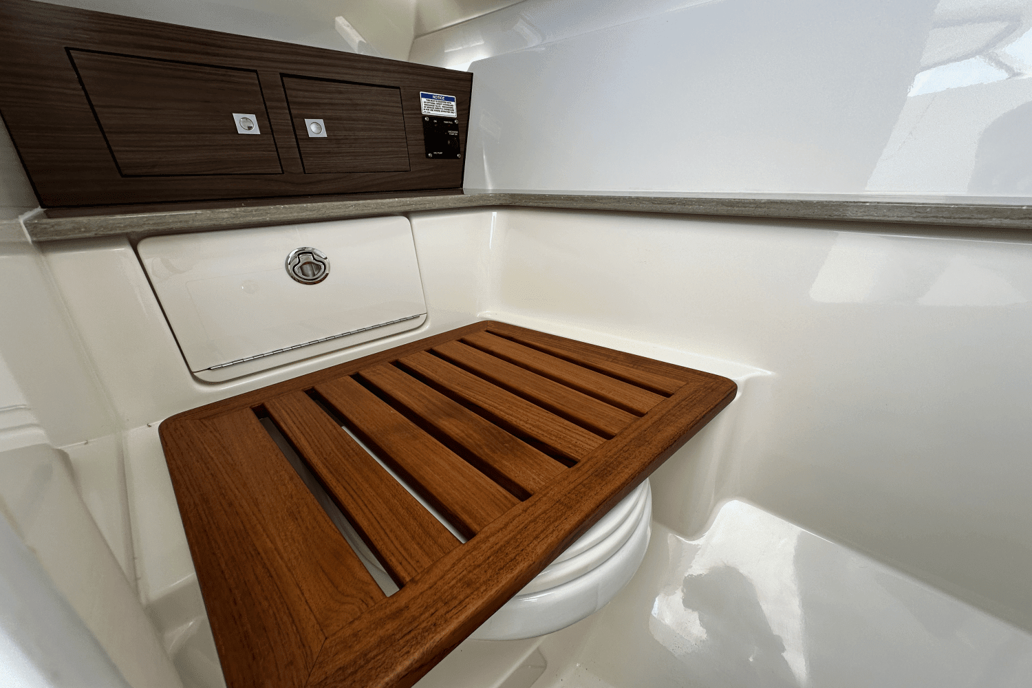 2020 Boston Whaler 320 VANTAGE Image Thumbnail #27