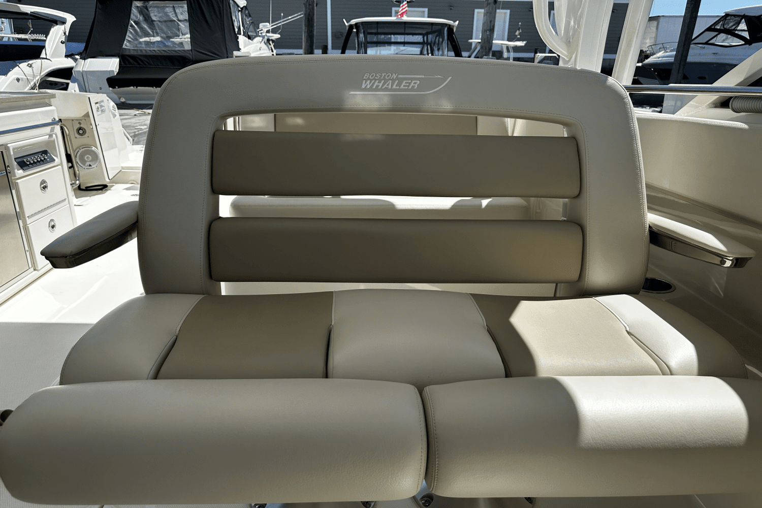2020 Boston Whaler 320 VANTAGE Image Thumbnail #20