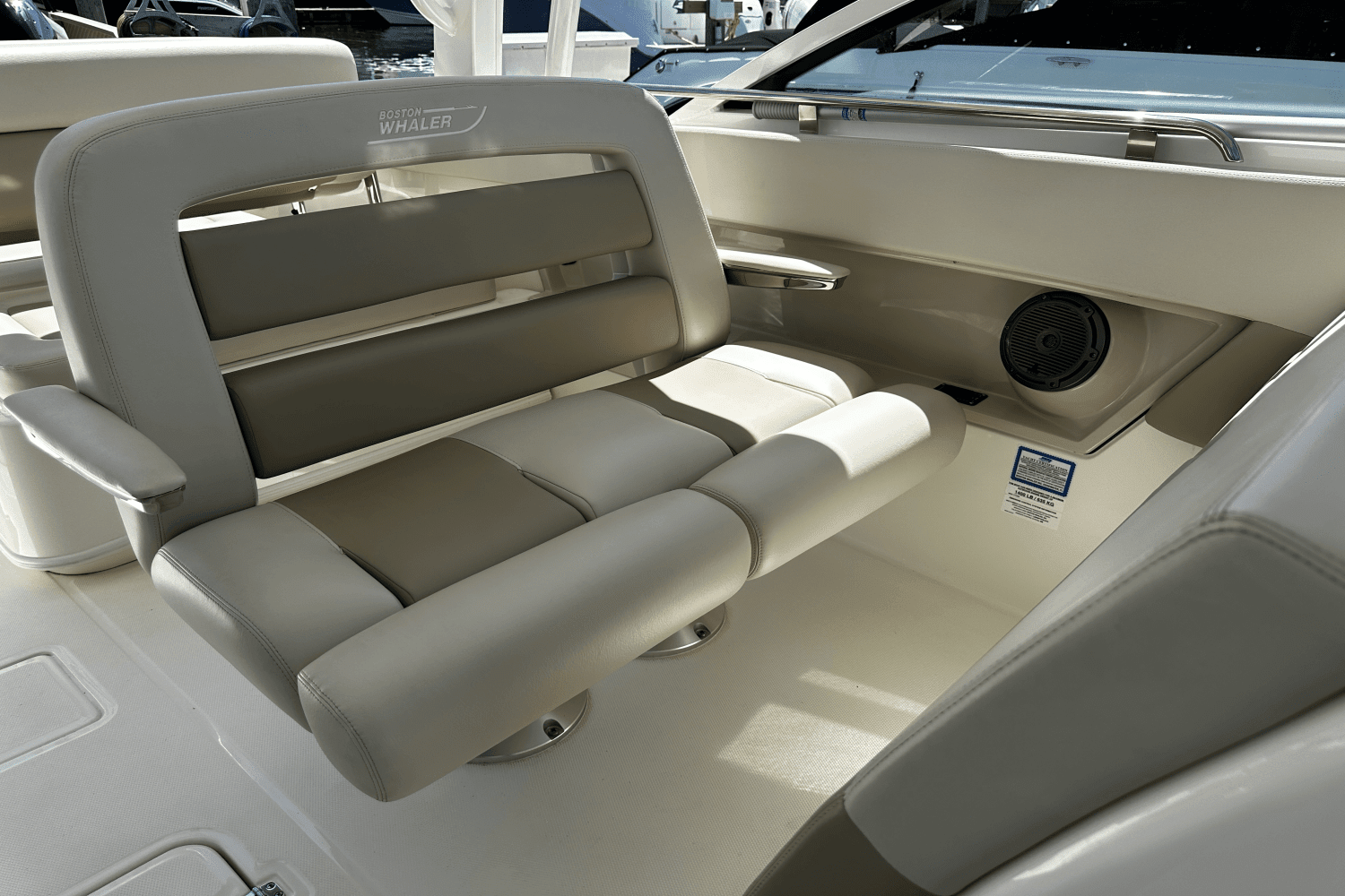 2020 Boston Whaler 320 VANTAGE Image Thumbnail #19