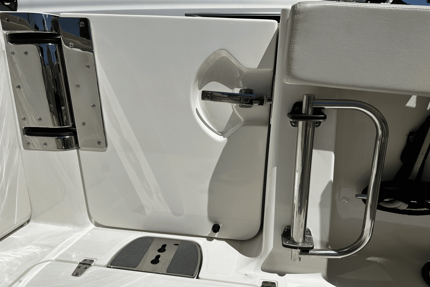 2020 Boston Whaler 320 VANTAGE Image Thumbnail #4