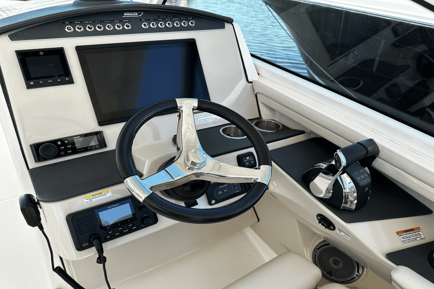 2020 Boston Whaler 320 VANTAGE Image Thumbnail #31