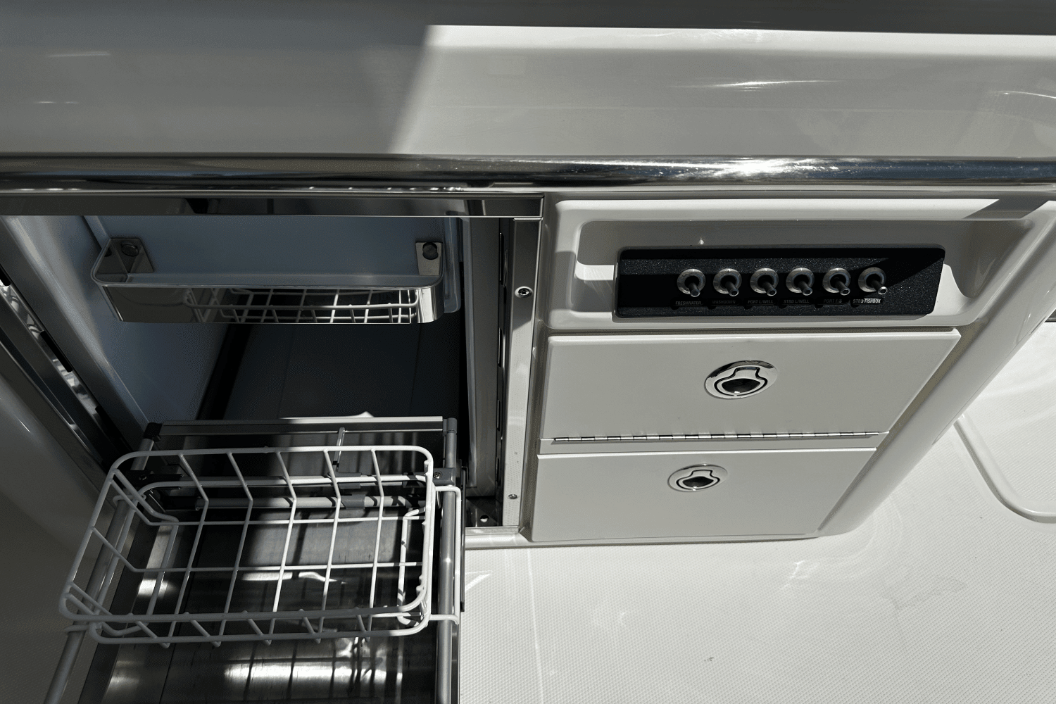 2020 Boston Whaler 320 VANTAGE Image Thumbnail #16