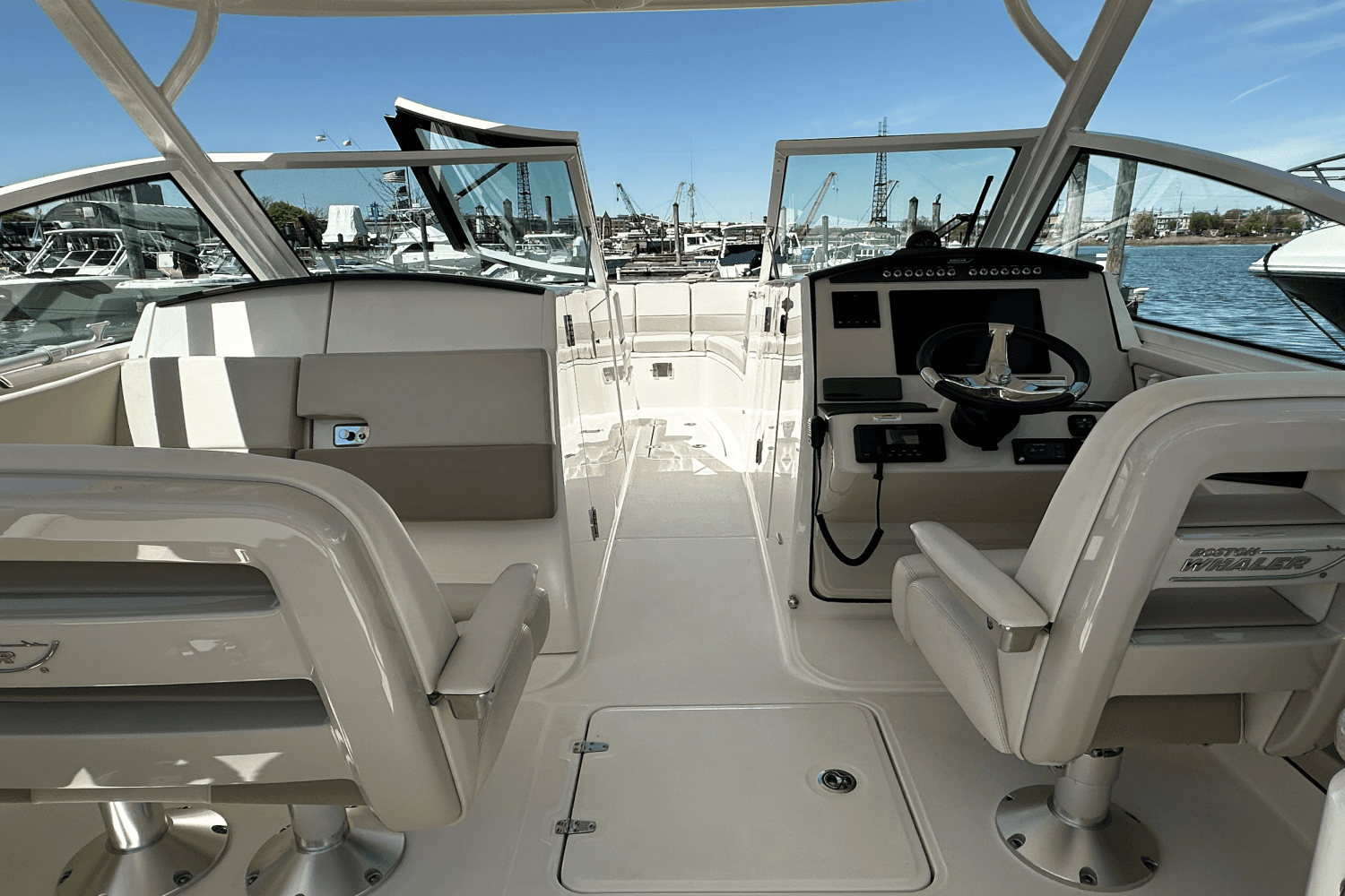 2020 Boston Whaler 320 VANTAGE Image Thumbnail #18