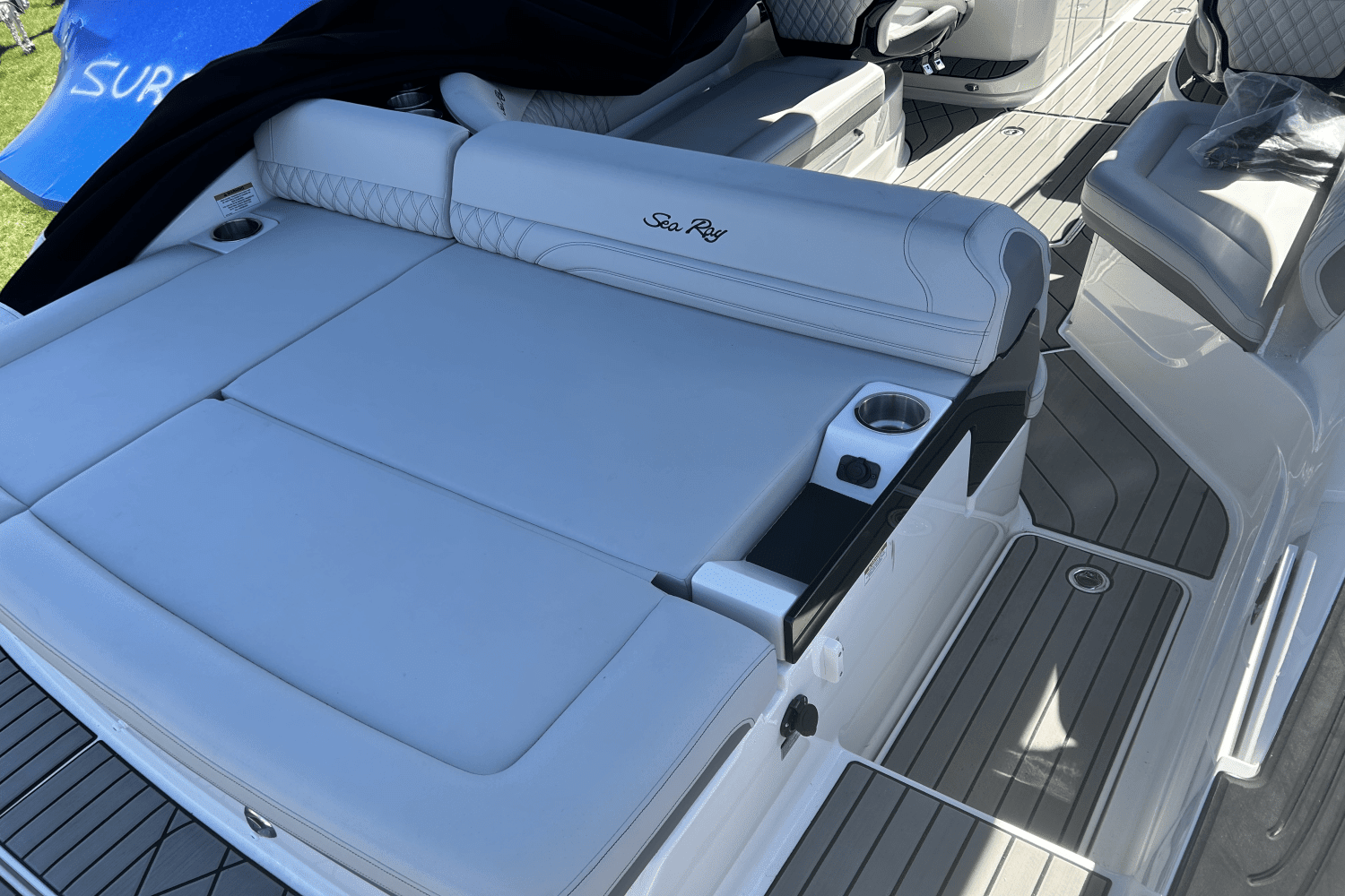 2023 Sea Ray 260 SLX Image Thumbnail #3