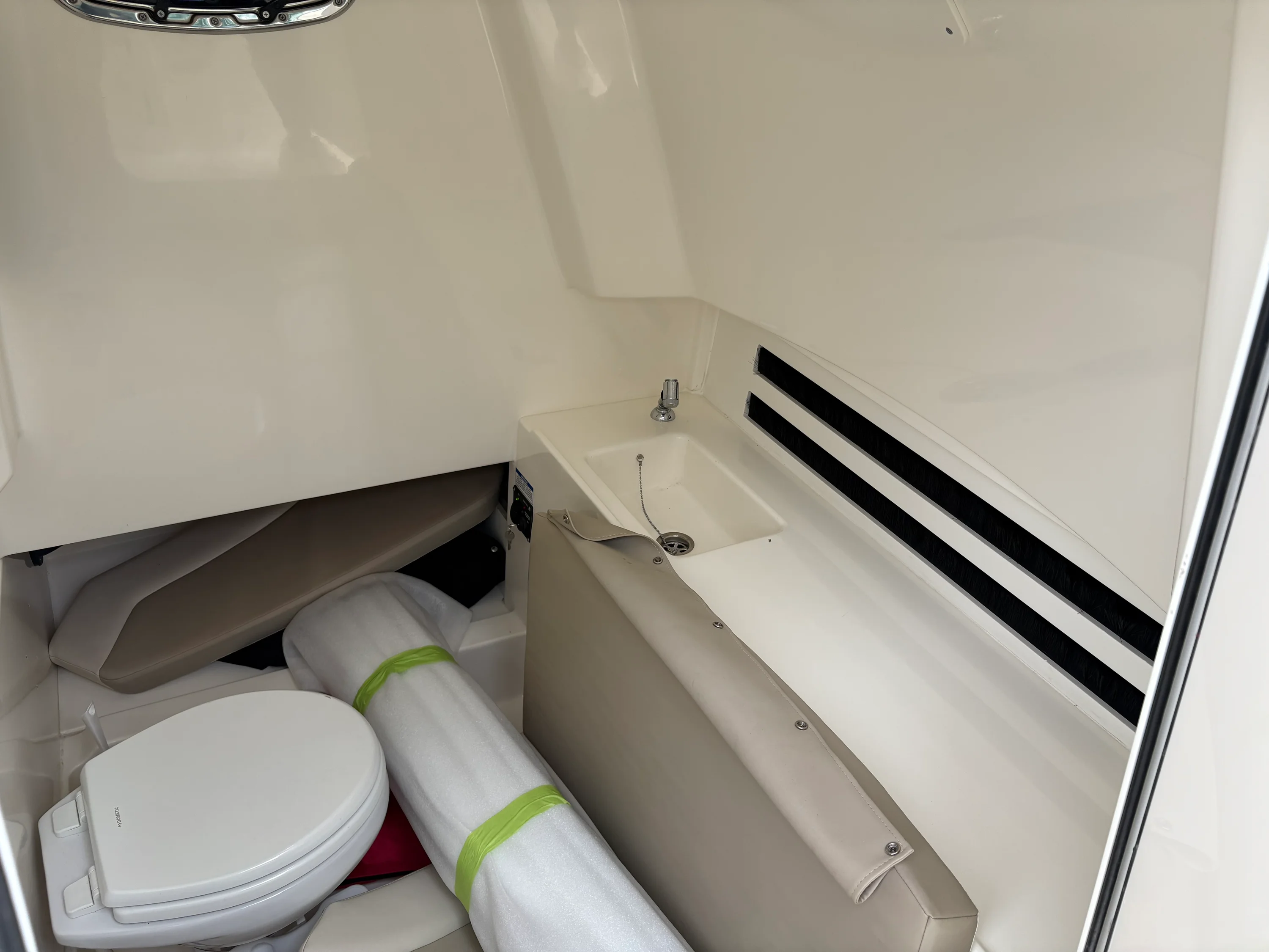 2024 Boston Whaler 330 Outrage Image Thumbnail #36