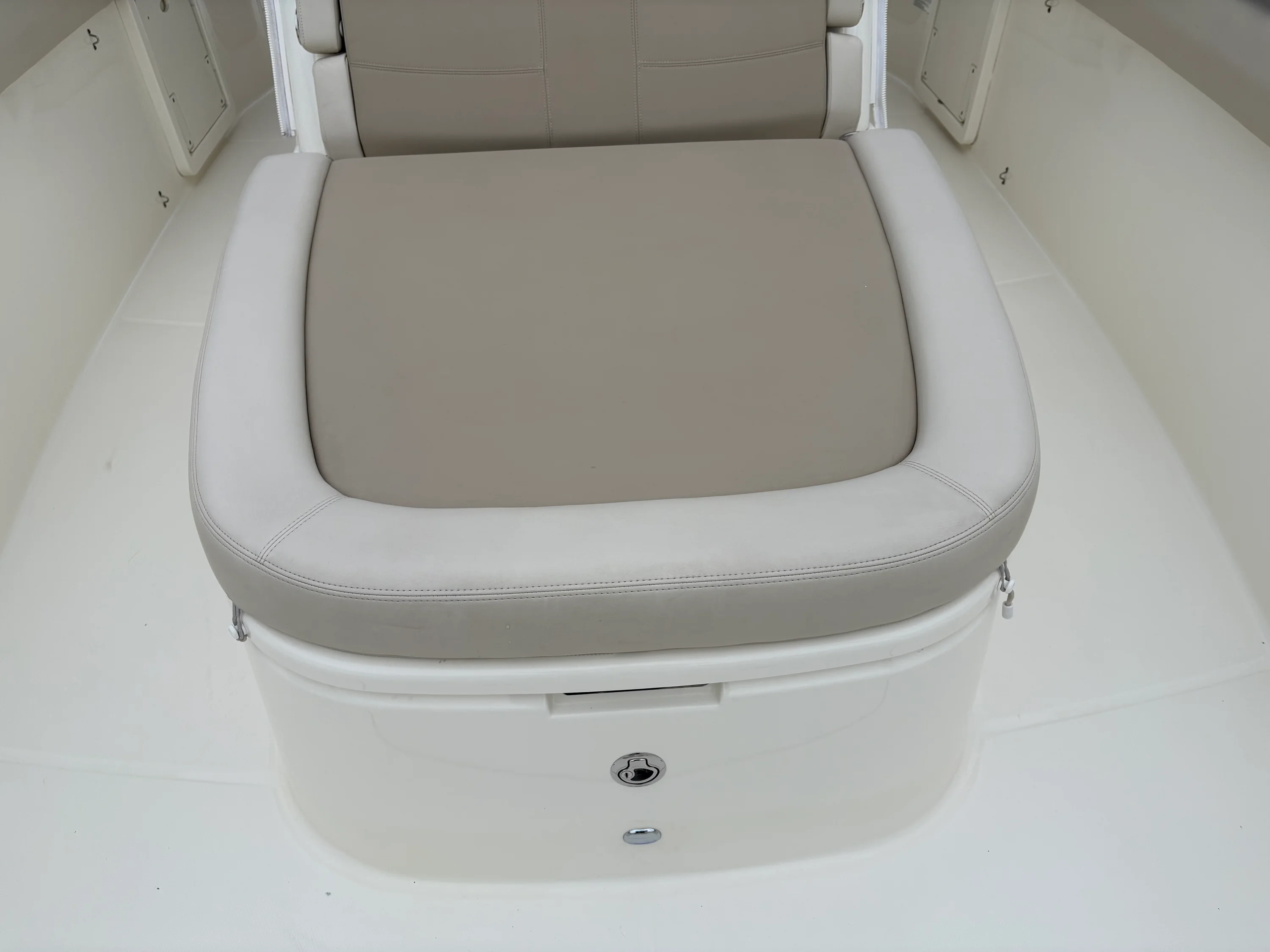 2024 Boston Whaler 330 Outrage Image Thumbnail #33