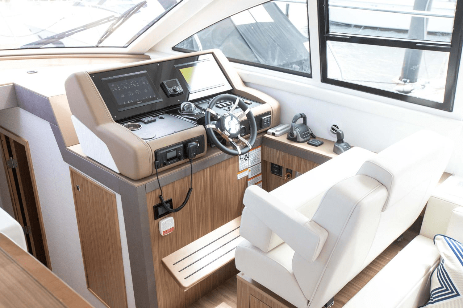 2025 Cruisers Yachts 46 Cantius Image Thumbnail #57