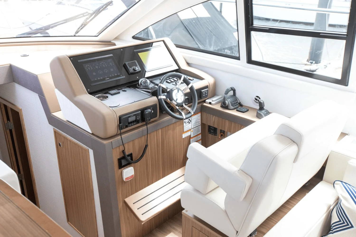 2025 Cruisers Yachts 46 Cantius Image Thumbnail #57