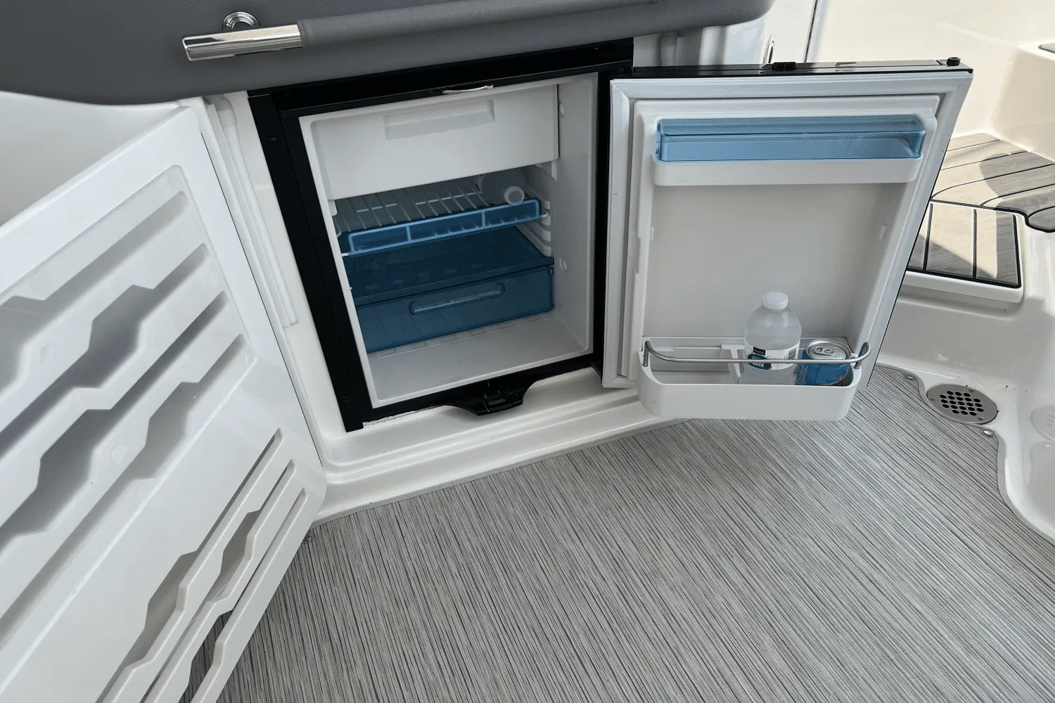 2023 Sea Ray 310 SLX Image Thumbnail #33