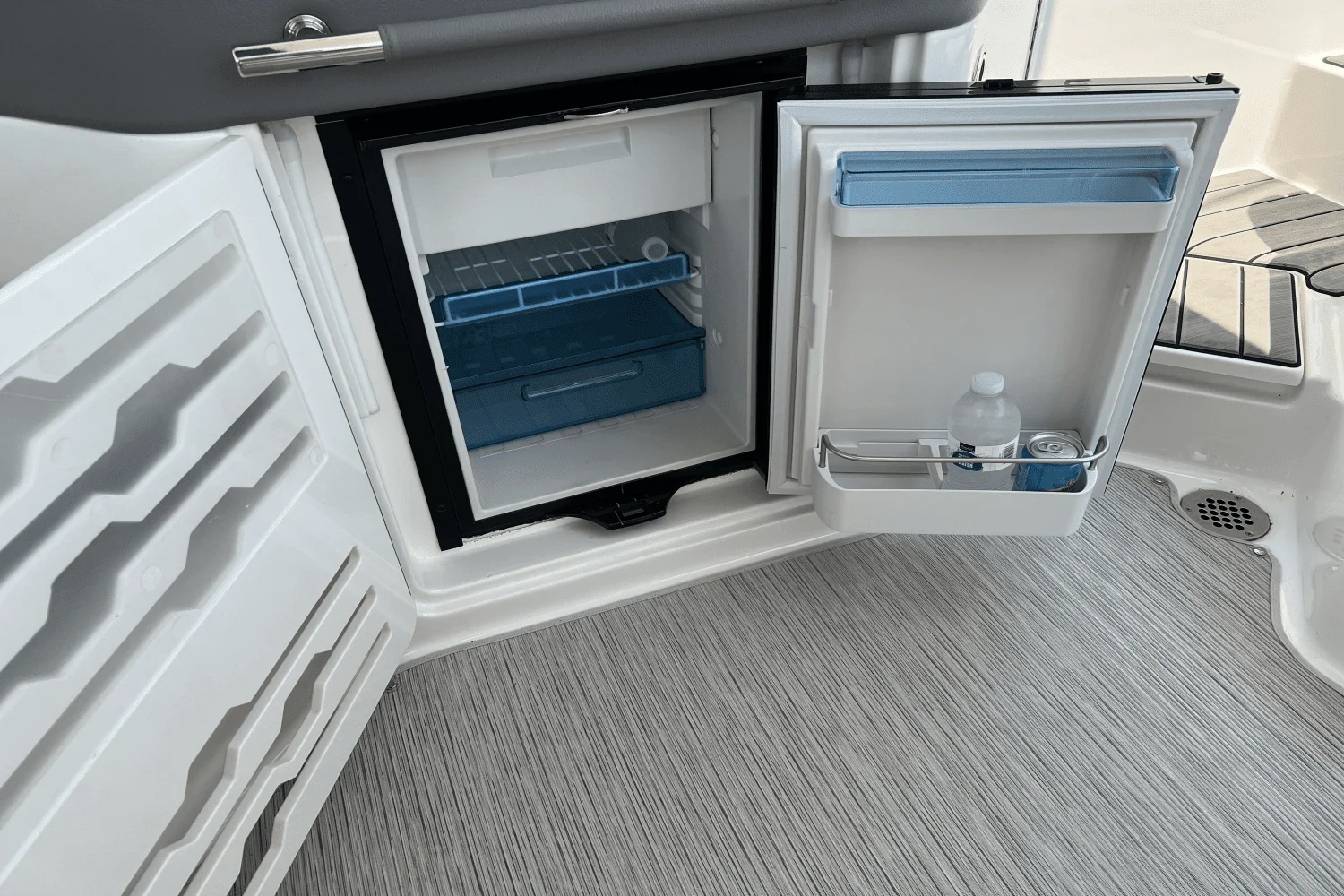 2023 Sea Ray 310 SLX Image Thumbnail #33