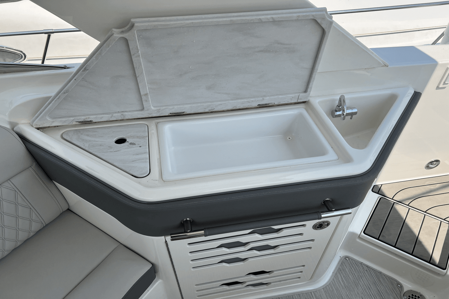 2023 Sea Ray 310 SLX Image Thumbnail #32