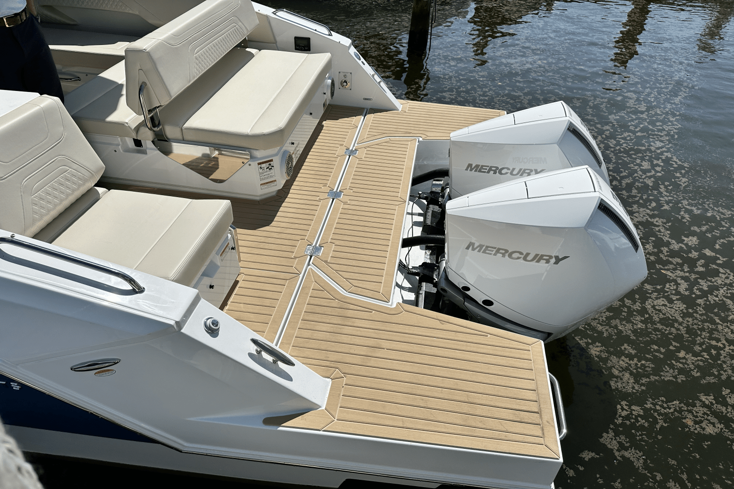 2025 Cruisers Yachts 34 GLS Outboard Image Thumbnail #9