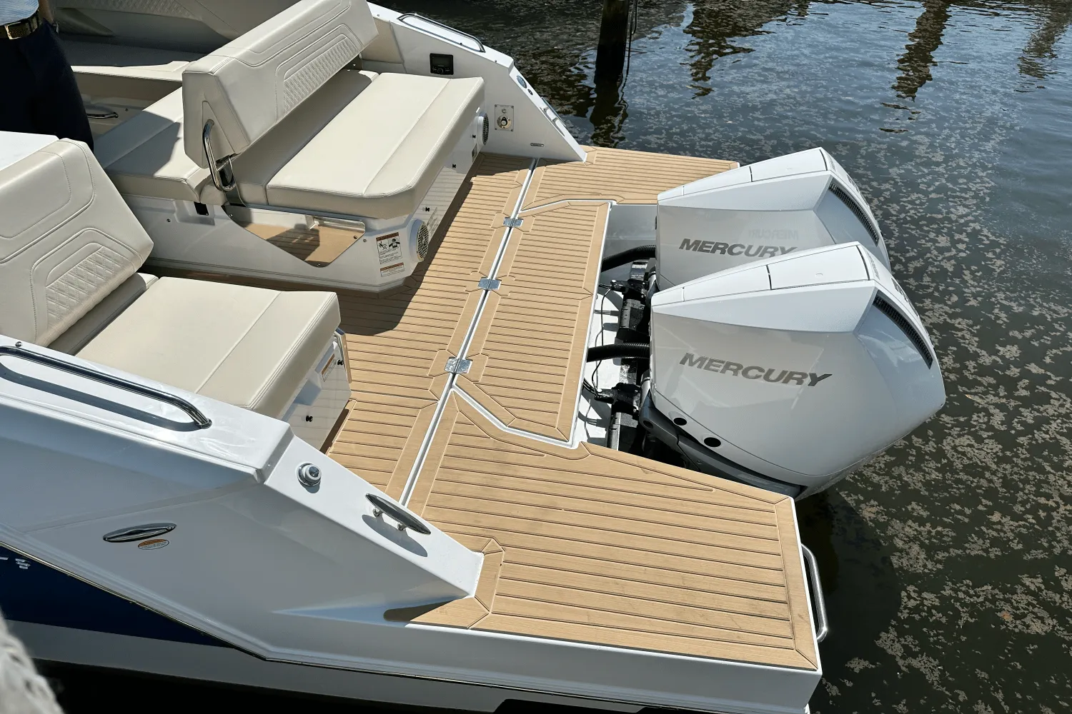 2025 Cruisers Yachts 34 GLS Outboard Image Thumbnail #9
