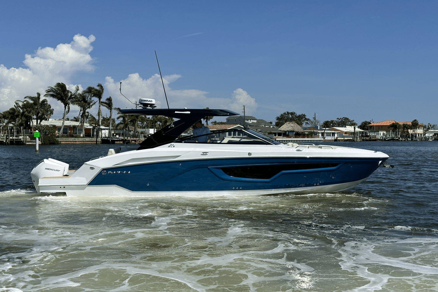 2025 Cruisers Yachts 34 GLS Outboard Image Thumbnail #3