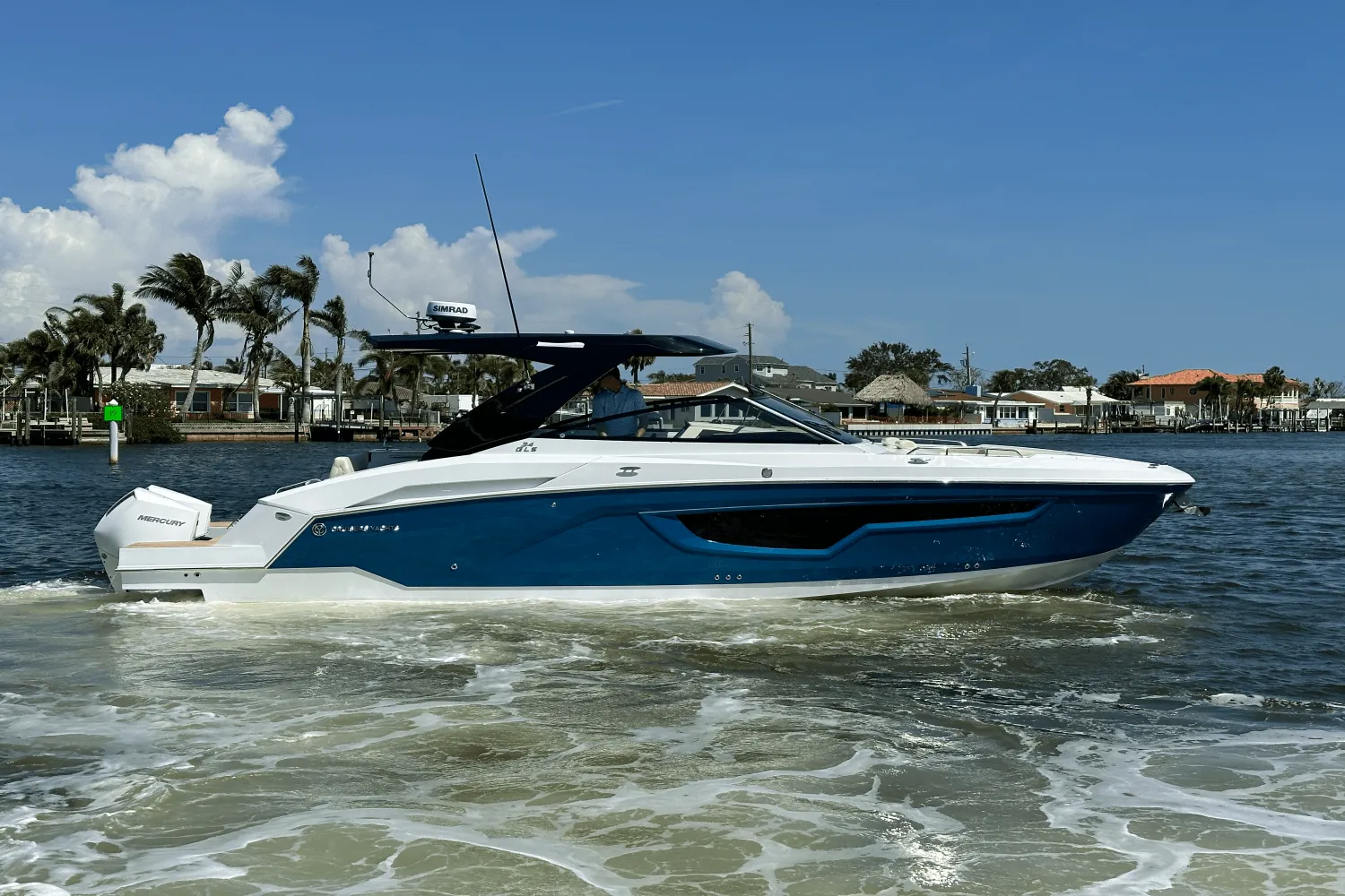 2025 Cruisers Yachts 34 GLS Outboard Image Thumbnail #3