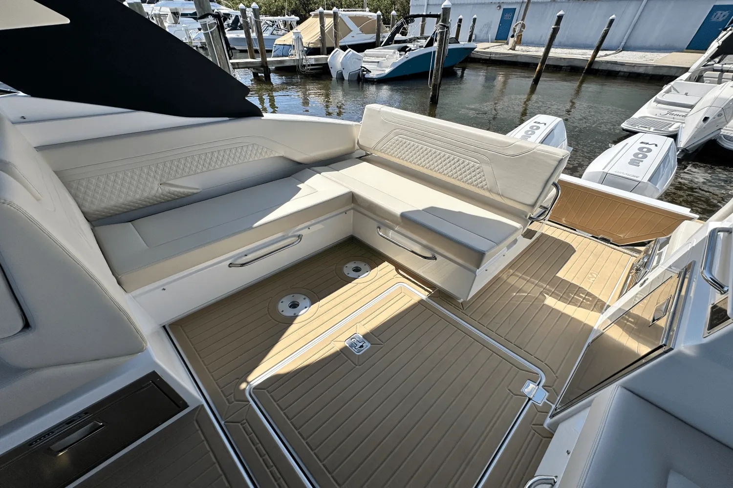 2025 Cruisers Yachts 34 GLS Outboard Image Thumbnail #12